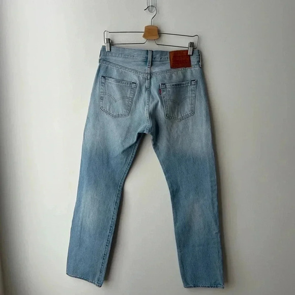 Levi’s 501 men’s straight  leg jeans light wash - Picture 8 of 9